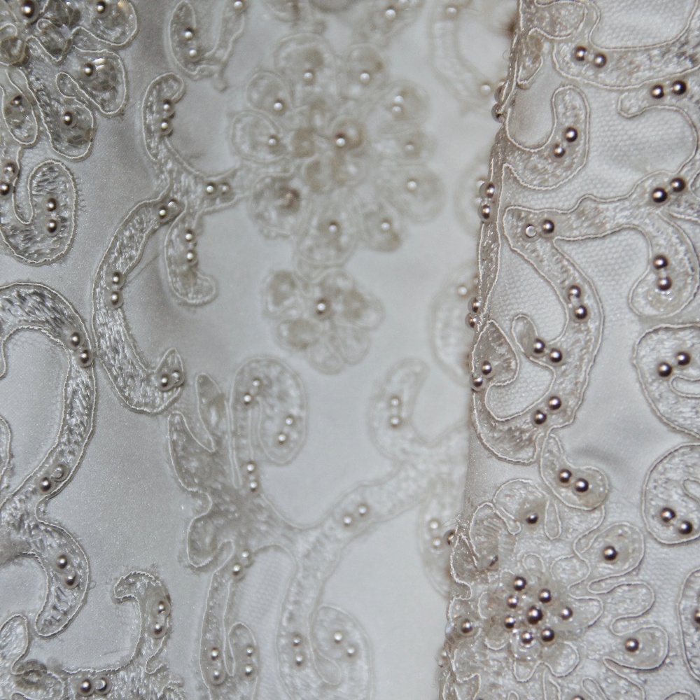 Wedding gown - Picture 3 of 6